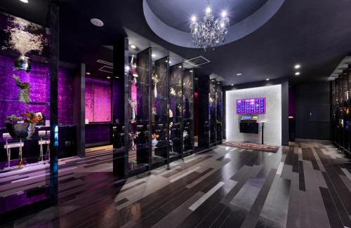 Showa Hotel | Happy Kiss (Adult Only)