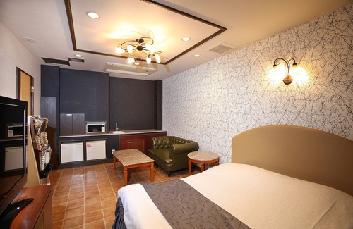 Showa Hotel | Happy Kiss - Adults Only