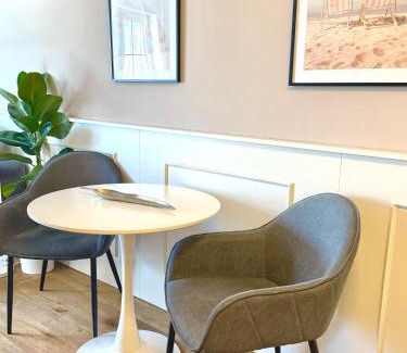 Scharbeutz Apartment | HAPPY PLACE mit Sonnen-Balkon und Stellplatz nur 400 m zum Strand