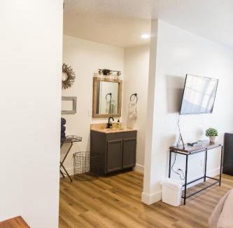 Tropic Bed & Breakfast | Happy Trails BnB