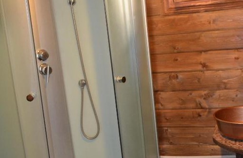 Vardane House | HappyWood