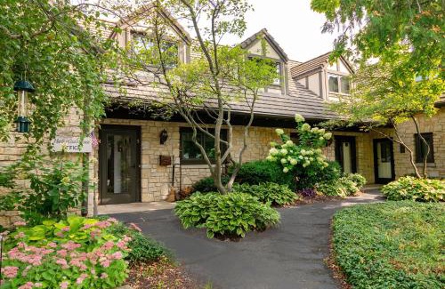 Fish Creek Hotel | Harbor Guest House