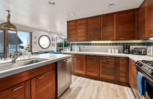 Eastside Santa Cruz House | Harbor Home - 2 blocks from the beach!