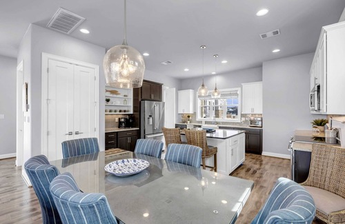 Kingsland House | Harbor House Lakefront Luxury w Boat Slip, Pool