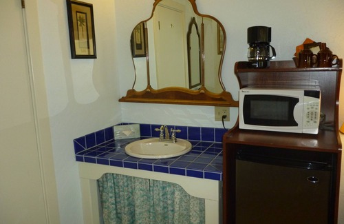 Eastside Santa Cruz Hotel | Harbor Inn