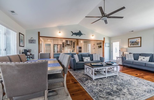 Beachwalk House | Harbor Island Family Beach Getaway - Golf Cart Included Short walk to Beach and Pool
