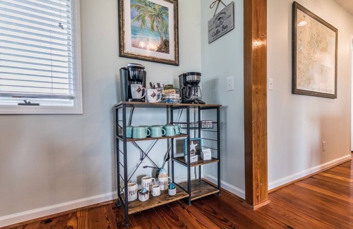 Beachwalk House | Harbor Island Family Beach Getaway - Golf Cart Included Short walk to Beach and Pool