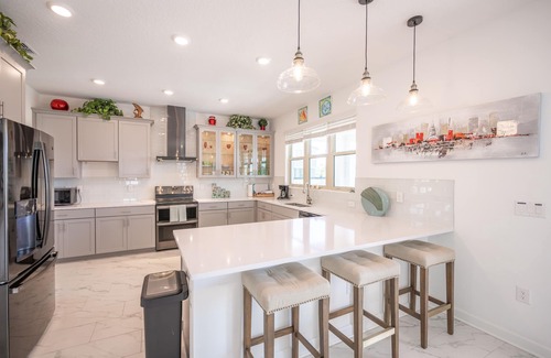 Melbourne Beach House | Harbor Island beach house with private and public pools.