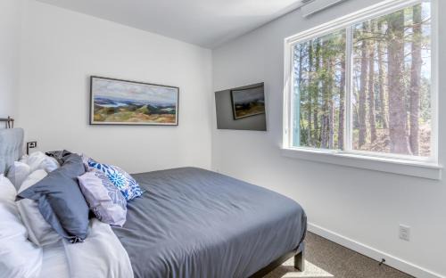 Depoe Bay House | Harbor Lights 6 - Maritime Magic Coastal Charm