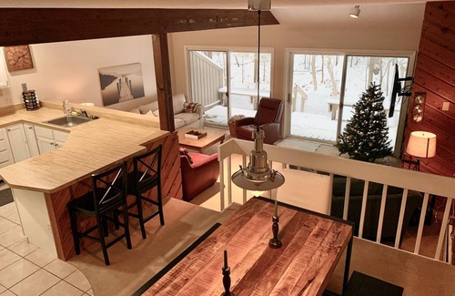 Harbor Springs Condo | Harbor Springs 3 bdrm, 2.5 bath condo. Beach, pools, close to skiing & golfing.