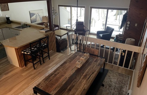 Harbor Springs Condo | Harbor Springs 3 bdrm, 2.5 bath condo. Beach, pools, close to skiing & golfing.