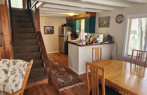Harbor Springs Ski Chalet | HARBOR SPRINGS 3 BEDROOM/2 BATH COUNTRY CHALET