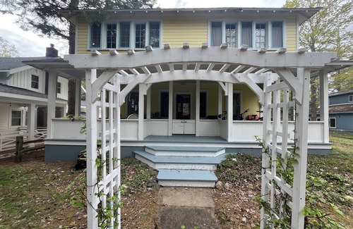 Roaring Brook Cottage | Harbor Springs 4-bedroom cottage.