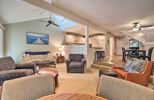 Harbor Springs Condo | Harbor Springs Condo w/Fireplace Near Skiing!