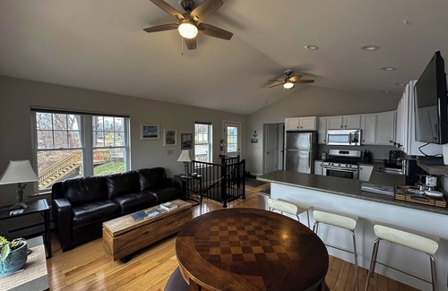 Malletts Bay House | Harbor View Lakehouse