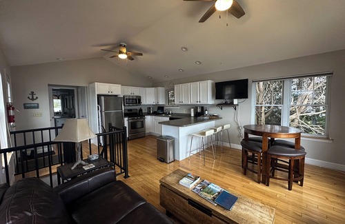 Malletts Bay House | Harbor View Lakehouse