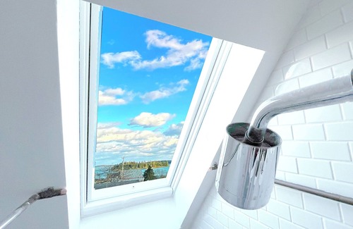 Beals Cottage | Harbor views + stylish interior + boat lounge