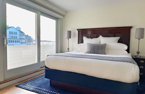 Yachting Village Hotel | Harborside Inn