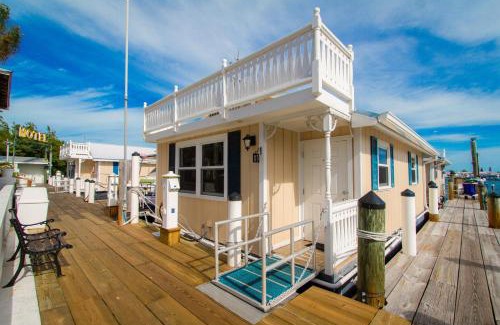 Meadows Hotel | Harborside Motel & Marina