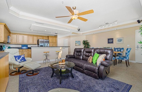 Englewood Condo | Harborview 2 Bedroom Condo with Heated Pool