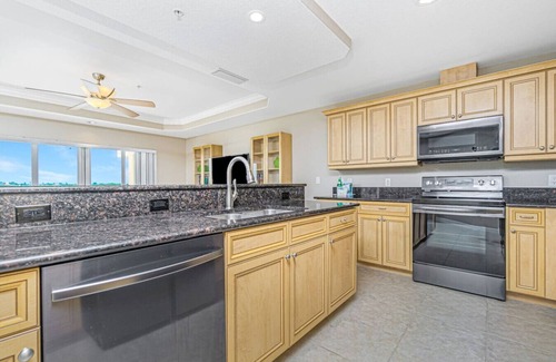 Englewood Condo | Harborview 2 Bedroom Condo with Heated Pool