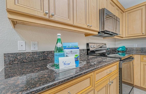 Englewood Condo | Harborview 2 Bedroom Condo with Heated Pool
