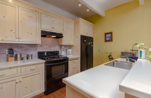 Seabright House | Harborview deck, 3 bed, 4 bath, Hot tub, steps to Seabright Beach in Santa Cruz