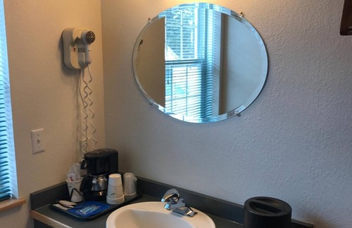 Seward Hotel | Harborview Inn