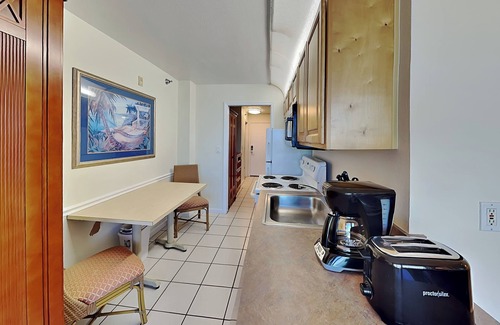 Lenox Park Condo | Harbour Beach Resort 405 | Amenities + Near Attractions