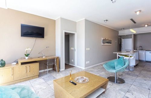 Victoria and Alfred Waterfront Apartment | Harbour Bridge 401 by CTHA