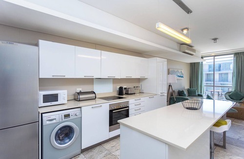 Victoria and Alfred Waterfront Apartment | Harbour Bridge 401 by CTHA
