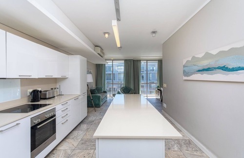 Victoria and Alfred Waterfront Apartment | Harbour Bridge 401 by CTHA