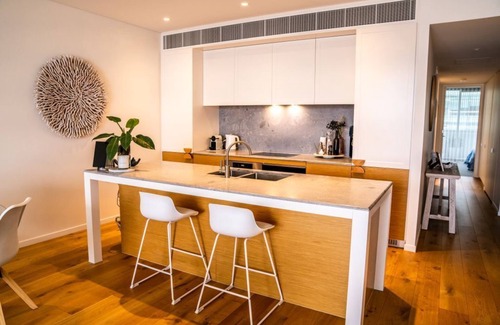 Newcastle Apartment | Harbour Haven - Honeysuckle Newcastle