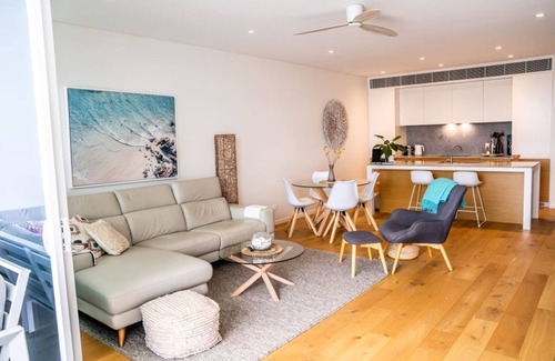 Newcastle Apartment | Harbour Haven - Honeysuckle Newcastle