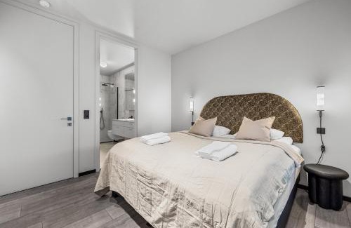 Downtown Apartment | Harbour Lux 3BR & 2BA in the Heart of the City with Free Parking