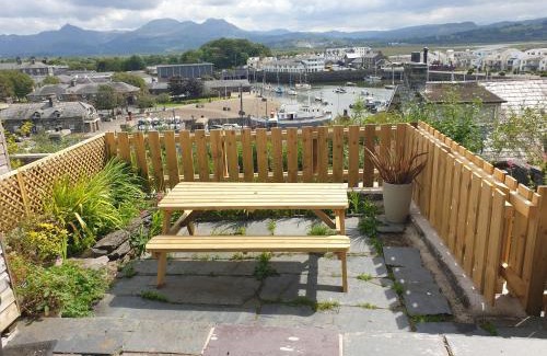 Borth-y-Gest House | Harbour & Mountain Views, Porthmadog House, Sleeps 9, 4 Bedrooms, Two and Half Bathrooms
