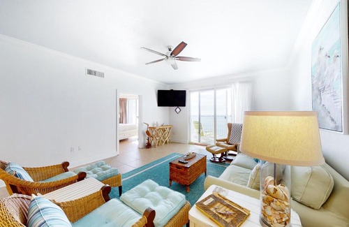 Ono Island Apartment | Harbour Pointe 703