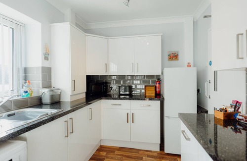 Saundersfoot Apartment | Harbour Reach, stay just a few steps away from Saundersfoot Beach and Harbour