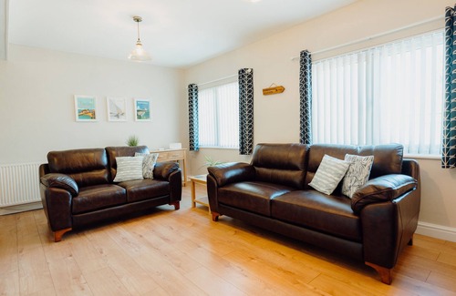 Saundersfoot Apartment | Harbour Reach, stay just a few steps away from Saundersfoot Beach and Harbour