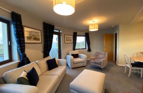 Nairn Apartment | Harbour View, 50m to the Beach and free Parking!