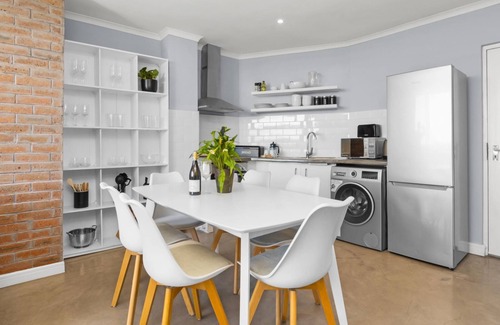 Cape Town Apartment | Harbour View Stylish Woodstock Apartment w Balcony