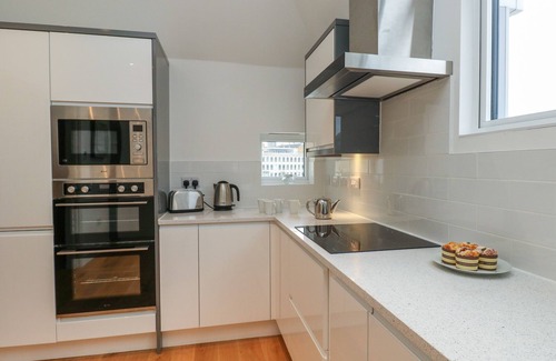 Weymouth Cottage | HARBOURSIDE HAVEN PENTHOUSE 1, family friendly in Weymouth