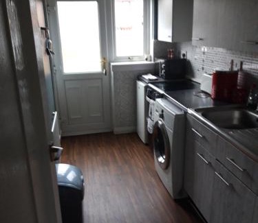 Glasgow Apartment | Hardgate Gardens