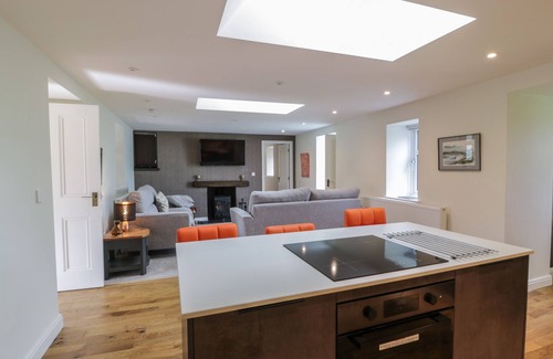 Castle Douglas House | HARDHILLS COTTAGE, family friendly, with hot tub in Castle Douglas