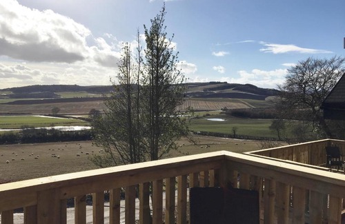 Cupar Apartment | Hare Lodge with Hot Tub