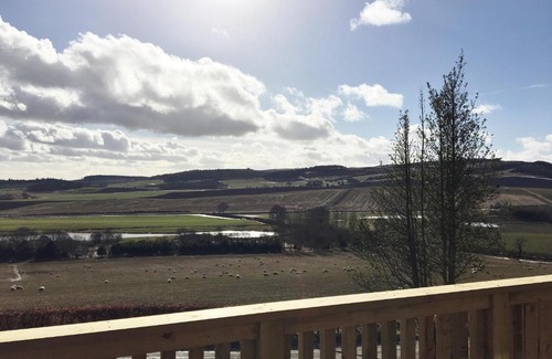 Cupar Apartment | Hare Lodge with Hot Tub
