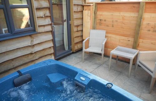 Cupar Apartment | Hare Lodge with Hot Tub