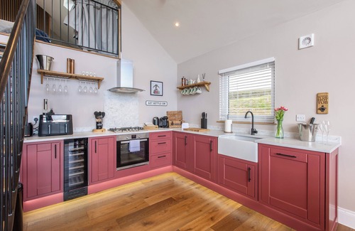 Allerston Cottage | HARE'S HILL, pet friendly, with hot tub in Thornton-Le-Dale