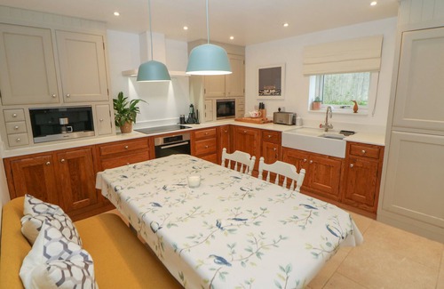 Beeley House | HAREBELL COTTAGE, family friendly, with open fire in Curbar