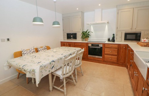 Beeley House | HAREBELL COTTAGE, family friendly, with open fire in Curbar